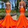 2023 Robes de soirée arabes portent des cristaux de perles luxueux strass orange col en V profond robe de bal sirène robes de soirée formelles Ope321V