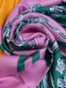 Women039s lenço quadrado lenços de boa qualidade 100 sarja material de seda rosa laranja cor padrão de impressão tamanho 130cm 130cm7264479