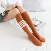 Calcetines de primavera y otoño para mujer, calcetín asimétrico de algodón hasta la pantorrilla, calcetines largos que combinan con todo, calcetines a rayas que dan forma a las piernas, venta al por mayor