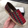 2023 Nueva moda Sandalias de mujer Lujos Zapato casual Cuerda Suela Diseñadores Clásicos Hebilla Metal Plano Playa Media zapatillas Moda Mocasines de alta calidad