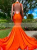 2023 Vestidos de baile árabe Cristais de miçangas Romestone laranja de pescoço de pescoço de pescoço Mermaid vestidos de festa abertos sem mangas