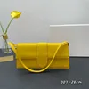 Fashion Yellow Luxury Handv￤skor Kvinnors axelv￤skor Designer Lady Clutch Purses Small Underarm Purse unik form Lyxiga designers kvinnor v￤ska l￤der pl￥nb￶cker