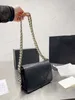 Sac de maquillage de styliste pour femmes, sac enveloppe classique de luxe en peau d'agneau brillant avec chaîne Vintage, mode polyvalente