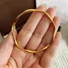 Pulseira fechada mobius anel de ouro Bracelete jovem minimalista de moda fina versátil linha irregular 2023