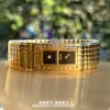 腕時計2023女性の時計長方形のダイヤルゴールドブレスレットファッションクォーツギフトガールフレンドの贅沢な気質