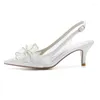 Klänningskor Satin Flower Mid Heel Wedding For Bride Pointed Toe Slingback Women Kitten klackar Formella festpumpar klackade sandaler