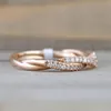 Mode Geometrische twist Cross Ring for Women Rose Gold Color Wedding Sieraden Luxe Crystal Zirkon Stone Ring Fashion Women Ring