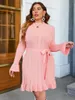 Plus Größe Kleider Simplee Elegante Rosa Gestrickte Kleid Frauen Winter Büro Rüschen Spitze Up Pullover Gürtel Warme Mini Vestido 2023