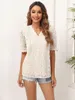 女性用Tシャツシックでエレガントな女性のTシャツ2023女性用の夏のファッションレースソリッドカラーVネックホローセクシーラグジュアリートップ