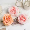 Flores decorativas 100pcs Rosas de seda Supplies de férias de casamento Decoração de natal Diy Headwear Handicraft Scrapbook Broche Home Artificial