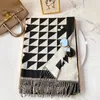 Nieuwe dubbelzijdige kunstmatige kasjmier sjaal dames cross-stiksel Tassel Europese en Amerikaanse sjaal verdikte sjaals groothandel