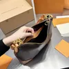 2023 Boulogne Croissant-Tasche Vintage-Umhängetasche mit Kette, klassische Schulterhandtaschen mit alten Blumen, halbmonatige Taschen, klassische Buchstabendrucke236o