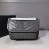 Axillär axelväska crossbody väska quiltning handväska kvinnor handväska klaff messenger plånböcker diamantgitter glidande kedja vanlig mode metall bokstav hasp hårdvara