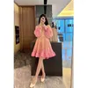 Casual klänningar hög kvalitet 2023 Autumn Lace Up Collar Petal Long Sleeve Gradual Pink Color Women Lose Short Bud Cotton Dress