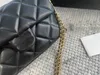 Bolso CC clásico de invierno Marca de moda Bolso de un solo hombro Cadena de asas de lujo Bolso cruzado Hebilla de bloqueo de metal Diseño de concha Monedero negro 2023