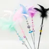 Cat Toys Colorful Feather Teaser Stick med Bells Handmade Pearl Wand Interactive Toy Pet Supplies Tillbehör