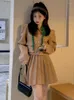 Vestido de duas peças 2023 Conjunto de moda coreana de gola de lapela feminina Tops de manga comprida Mini plissado de saia plissada conjuntos sólidos outono feminino outono
