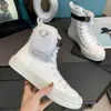 2022 Nuovi designer di ruote di moda scarpe High Top Re-Nylon Sneaker da donna da donna Combattiere piatta da scarpe piatto bianchi Bianco con sneaker boot boot borse