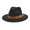 Шляпа шляпы с краями весенняя осенняя женская кепка для мужчин Федорас почувствовала черную шляпу для боулера, 2023Jazz Европейская американская металлическая пряжка солнце