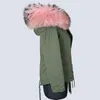 Damen-Winterjacke aus Kunstpelz mit rosa Waschbärkragen für Damen in Nizza ist ein schmal geschnittener, warmer Mantel