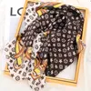 Toppdesigner kvinna silkes halsduk mode brev pannband märke liten halsduk variabel huvudduk tillbehör aktivitet gåva 70x70 cm