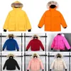 Piumino per bambini Designer Piumino Giacca invernale Ragazzo Ragazza Capispalla per bambini Giacche con distintivo Spessore caldo Capispalla Cappotti Bambini Parka Moda Classc