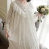 Vêtements de nuit pour femmes Vintage robe de nuit blanche femmes coton broderie dentelle princesse victorienne chemises de nuit Peignoir dames maison salon porter