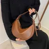 Axelväskor handväskor för kvinnor designer crossbody lady rese rese hobos sac a main vintage mjuk läder kvinnlig ny 230116