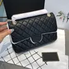 Classic C Bag Top Leather Leather Bag One Counter Brand Base Bag Bag سلسلة 5A محفظة جودة Clamshell Design Fashion Crossbody Bag Metal Locking 2023