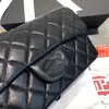 Канал Counter Bag New Product Lambskin подходит для привлекательности женщин по всему мировым цепочкам дизайнер дизайнера металлического мяча Crossbodyh