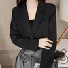 Kvinnors kostymer Kvinnor Fashion Front Button Croped Blazer Coat Vintage Long Sleeve With Slit Female Outerwear Chic Veste Femme 2023
