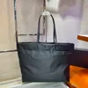 Bolsa de compras preta de nylon moda de uma bolsa de ombro bolsa de luxo bolsa de luxo de grande capacidade bolsa de designer saco primavera 2023