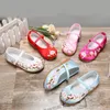 First Walkers Kinderstoffen schoenen voor meisjes mode bloemen doek flats voor kinderen traditionele Chinese prestaties shows schoenen borduurwerk bloemen 230114