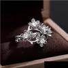 Bagues de cluster Wukalo Romantique 925 Sier Fleur De Mariée Cérémonie De Mariage Fête Dazzling Cubique Zircon Creative Design Élégant Femmes Bague Dhlij