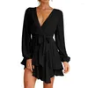 Casual Dresses Elegant Women's Dress Deep V-ringen långärmad vår vit kvinna snörning veckad midje slips ruffle mini kjol