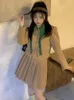 Vestido de duas peças 2023 Conjunto de moda coreana de gola de lapela feminina Tops de manga comprida Mini plissado de saia plissada conjuntos sólidos outono feminino outono