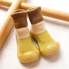 Första vandrare Baby Saks Toddler Girls Shoe Babi Slipper Child Booties Soft Rubbing Floor Shoes Spädbarn Walker Socks