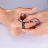 Anillos de boda Moda 8 mm Ranura roja Borde biselado Anillo de tungsteno negro para hombres Banda de compromiso de acero cepillado para hombres