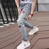 Slim Fit Blauwe Broek Herenjeans Luxe Kleine Bij Geborduurd Nieuwe Mode Koreaanse Mannelijke Strakke Broek Potlood Denim Man Broek Kleding