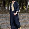 Vêtements ethniques 634C hommes musulmans à manches longues chemise arabe islamique broderie col en v Abaya Caftan Robe