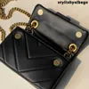 Borse da sera Kurt Geiger London Vera pelle di montone 5A Catene Borsa a tracolla Borsa piccola con patta 20 cm Borse a tracolla con catena dorata / argento nera 011723H