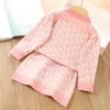 "Adorable ensemble pull pour fille avec cardigan à nœud et jupe - Parfait pour le printemps et l'automne, idéal pour la tenue de fête d'anniversaire de bébé fille !"