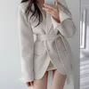 Chaqueta de lana de mezcla de lana para mujer 2023 moda coreana y elegante Retro Color sólido solapa una hebilla corbata cintura traje chaquetas