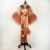 Brautjungfernkleid, wunderschöne Feder-Hochzeitsnachtwäsche mit Gürtel, weiches Seidensatin-Nachtkleid für Frauen, lange Ärmel, maßgeschneiderter Damen-Pyjama