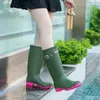 Bota de chuva de alta qualidade à prova d'água feminina na altura do joelho sapatos femininos de borracha PVC 230114