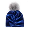 Bérets 5 pièces/lot doux hiver garçons filles fausse fourrure pompon chapeaux bonnets casquettes 2023 enfants enfants velours plus chaud chapeaux