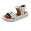 Sandals Woman Shoes planos 2023 estudantes de moda de verão redondo de pé Belack White Buckle Tamanho básico 35-40