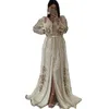 Vestidos de noite formal de mangas compridas elegantes de mangas compridas com apliques de renda dourada com miçangas árabes de ocasião especial de ocasião especial árabe, vestido de fenda de baile