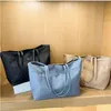 En gros P Marque De Luxe Designer Sacs À Provisions 2023 Femmes Triangle Étiquette Étanche Loisirs Voyage Sac Grande Capacité Nylon Maman Fourre-Tout Dames Sac À Bandoulière Sac À Main