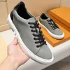 Luxus-Designer-Schuhe, lässige Sneakers, atmungsaktives Kalbsleder mit floral verzierter Gummilaufsohle, sehr schön mkjl895